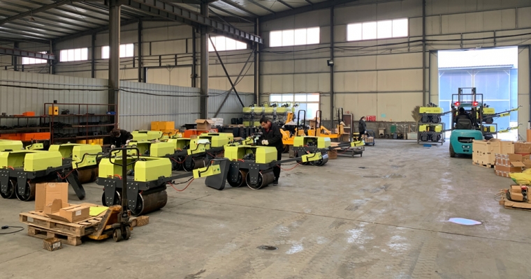 阳春三月,一批小型压路机出口外洋，，，，，，去赴一场他国春暖花开!